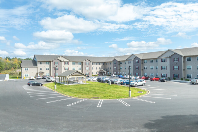 Slatewood Apartments in Middletown, NY - Building Photo - Building Photo