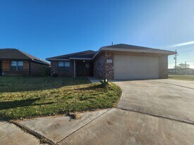 8702 15th St in Lubbock, TX - Building Photo
