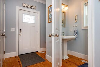 19 Eustis Ave in Newport, RI - Building Photo - Building Photo