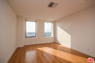 3810 Wilshire Blvd in Los Angeles, CA - Building Photo - Building Photo