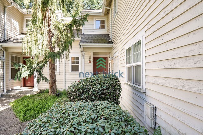 11210 Slater Ave NE in Kirkland, WA - Building Photo - Building Photo