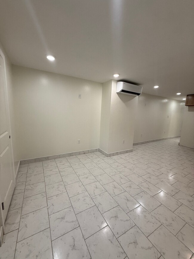 1110 S 54th St, Unit Basement in Philadelphia, PA - Building Photo - Building Photo