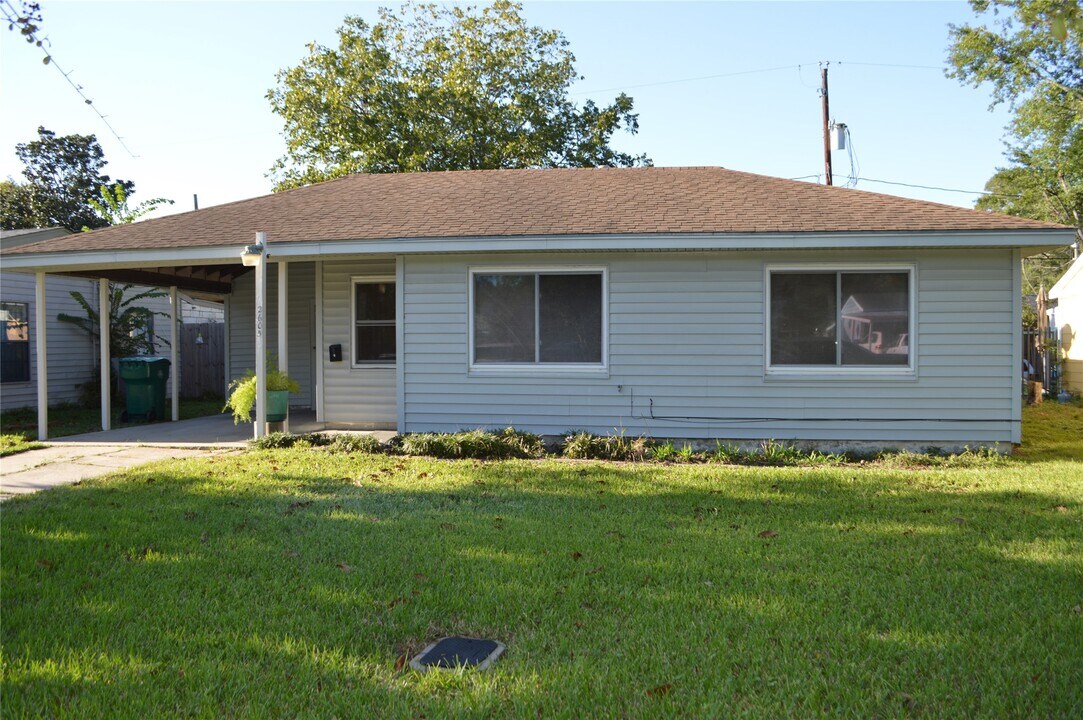 2605 Lancaster Ln in Pasadena, TX - Building Photo