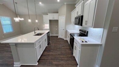 8101 Scott Ln in Greenville, TX - Foto de edificio - Building Photo