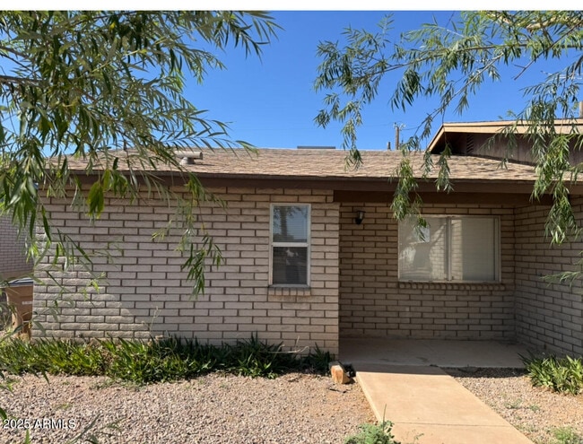 property at 2115 Hohokam Dr