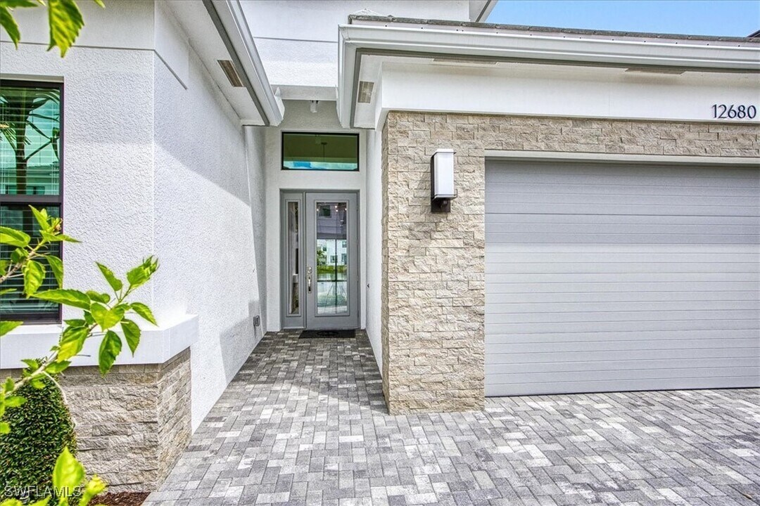 12680 Caballo Ct in Estero, FL - Foto de edificio