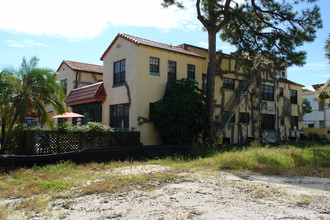 517 Menendez St in Venice, FL - Foto de edificio - Building Photo