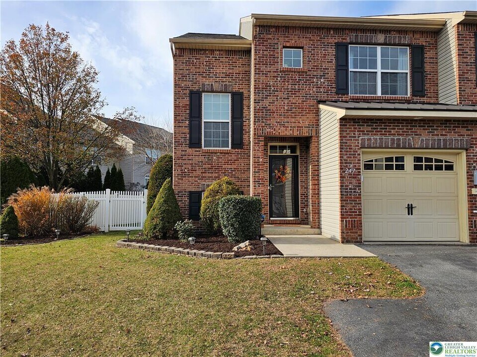 247 Milkweed Dr in Allentown, PA - Building Photo
