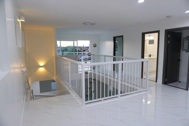 551 11th Ave, Unit 2 in Honolulu, HI - Foto de edificio - Building Photo