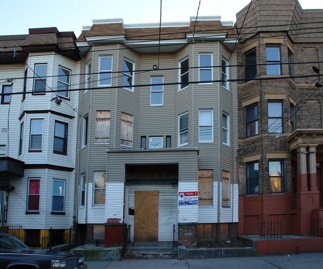 141 Wilkinson Ave in Jersey City, NJ - Foto de edificio - Building Photo