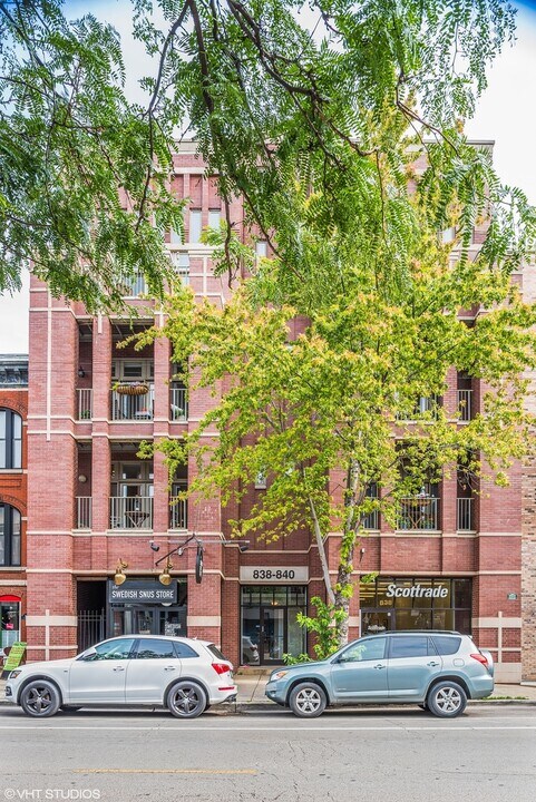 838 W Armitage Ave in Chicago, IL - Building Photo