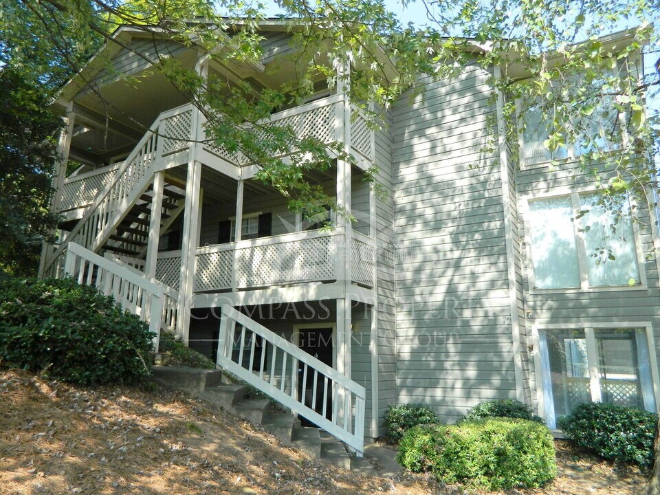 1106 Natchez Trace in Atlanta, GA - Building Photo