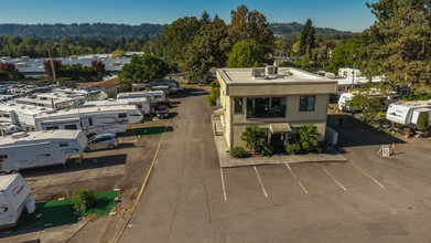 Coronet Mobile Manor in Milwaukie, OR - Foto de edificio - Other