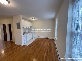 180 North Beacon St, Unit 3 in Boston, MA - Building Photo