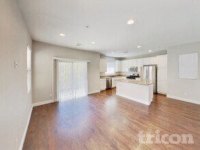 6639 Weeping Pine St in Las Vegas, NV - Foto de edificio - Building Photo