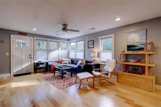 202 Middlebridge Rd in South Kingstown, RI - Building Photo - Building Photo