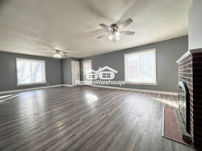 212 N 13th St in Adel, IA - Foto de edificio - Building Photo