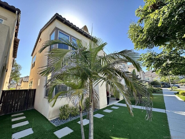 1958 Paseo Lugo in Chula Vista, CA - Foto de edificio - Building Photo