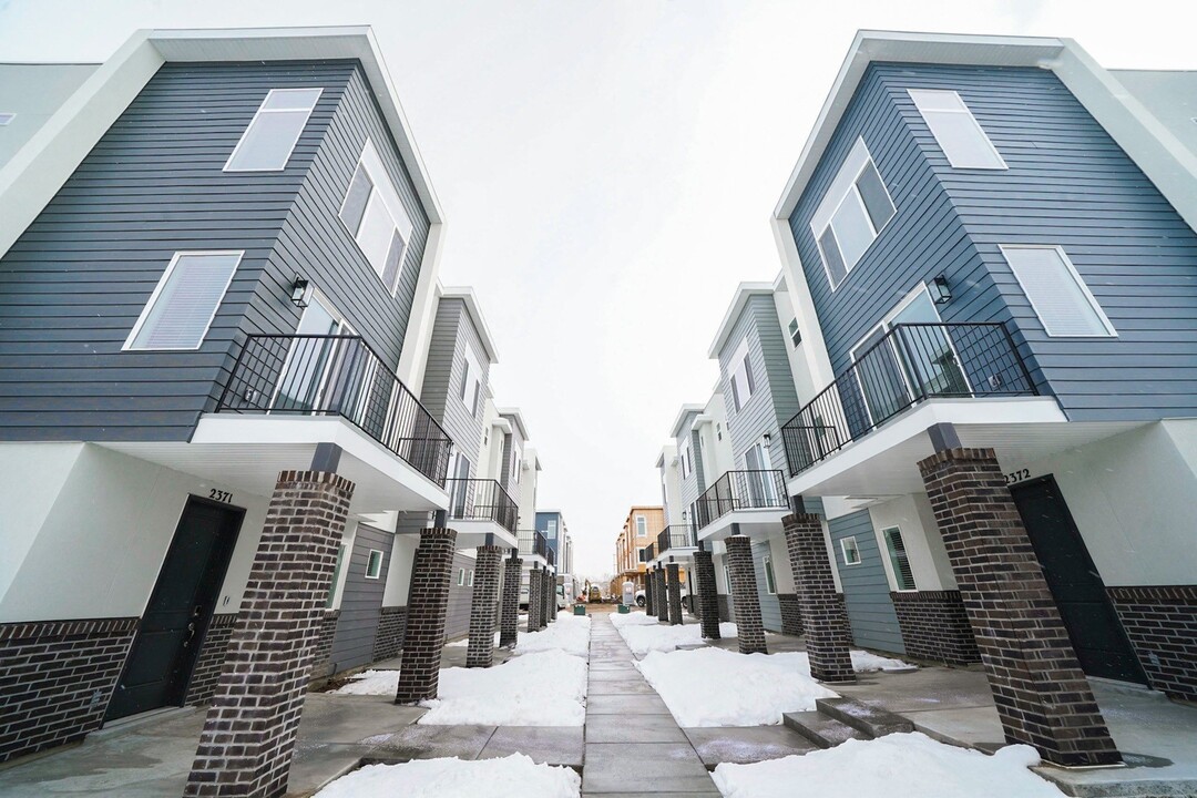 West Garden Townhomes in West Haven, UT - Building Photo