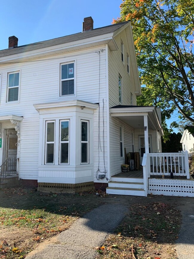 27 School St in Berwick, ME - Building Photo - Building Photo
