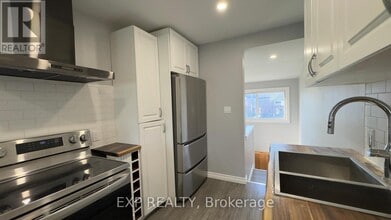 5 Plymouth Ave in St Catharines, ON - Building Photo - Building Photo