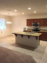 896 Legend Dr in Lemoore, CA - Building Photo - Building Photo