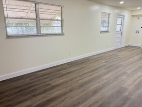 1334 Lake Bonny Dr W in Lakeland, FL - Building Photo - Building Photo