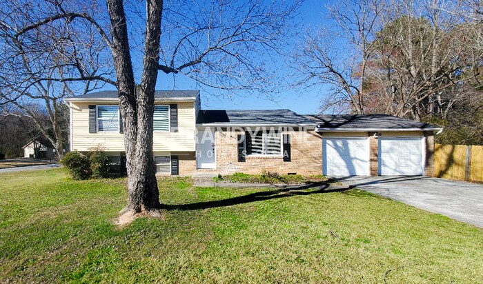 3225 Valley Bend Rd in College Park, GA - Building Photo