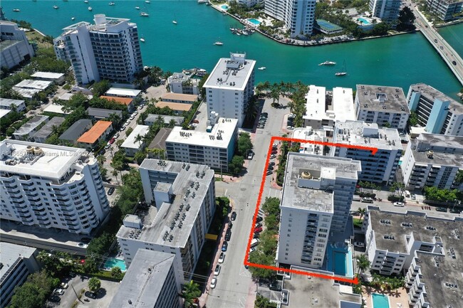 1345 Lincoln Rd in Miami Beach, FL - Building Photo - Building Photo