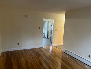 180 Johnson St, Unit 180 Johnson St #1 in Leominster, MA - Building Photo - Building Photo