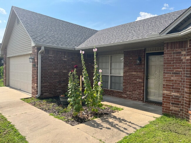 8105 Huntington Way in Fort Smith, AR - Building Photo - Building Photo