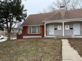 1008 NW Range St in Blue Springs, MO - Building Photo