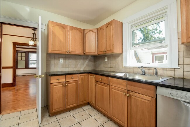 59 Goodenough St, Unit 3 in Boston, MA - Building Photo - Building Photo