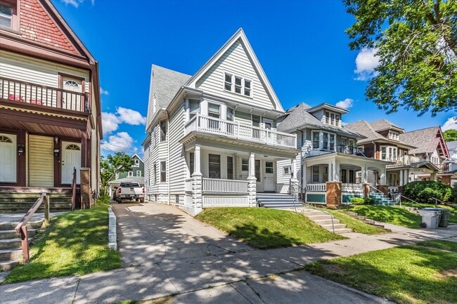 2949 N Frederick Ave in Milwaukee, WI - Building Photo - Building Photo