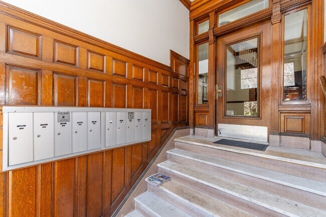 32 Kilsyth Rd in Brookline, MA - Building Photo - Building Photo