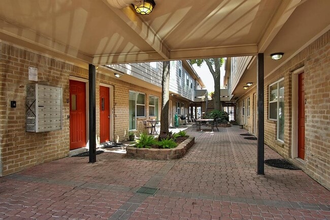 1416 Hawthorne St in Houston, TX - Building Photo - Building Photo