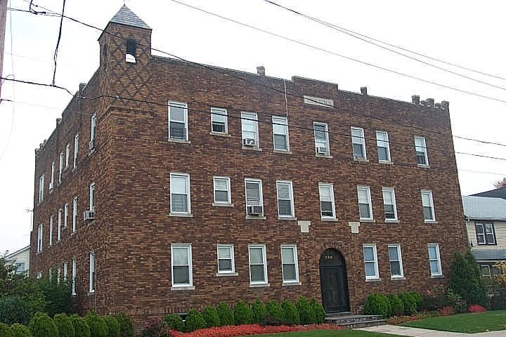 330 Washington St in Hempstead, NY - Foto de edificio