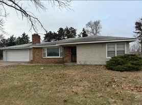 4560 US-30 in Grand Island, NE - Building Photo