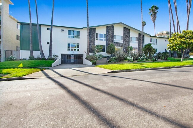1545 North Laurel