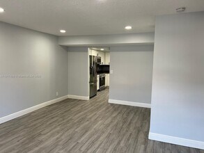 3064 Riverside Dr in Coral Springs, FL - Building Photo - Building Photo