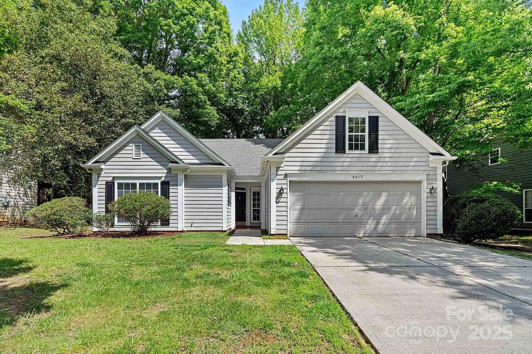 8413 Belstead Brook Ct in Charlotte, NC - Building Photo