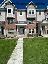 11806 Emery Oaks Ln in Champlin, MN - Building Photo - Building Photo