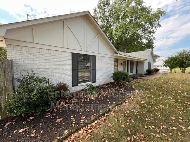 1764 Chertsy Dr in Germantown, TN - Building Photo - Building Photo