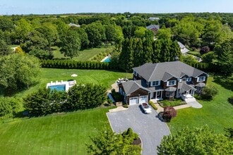 15 Parrish Pond Ln in Southampton, NY - Building Photo - Building Photo