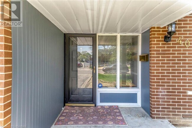 40 Cromwell Crescent in Hamilton, ON - Building Photo - Building Photo