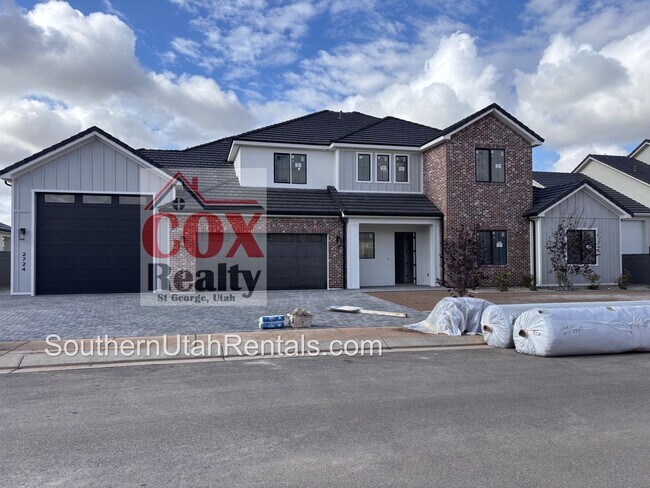 property at 2724 E Moorland Dr