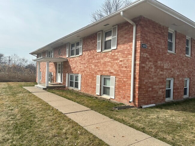 608 Knoll Dr, Unit 4 in Norwalk, IA - Building Photo - Building Photo