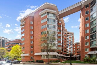 West View at Ballston Metro in Arlington, VA - Building Photo - Building Photo