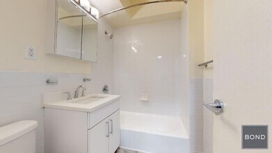 157 W 57th St in New York, NY - Building Photo - Building Photo