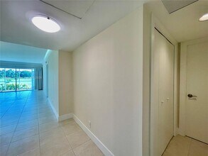 2950 N Palm Aire Dr in Pompano Beach, FL - Building Photo - Building Photo